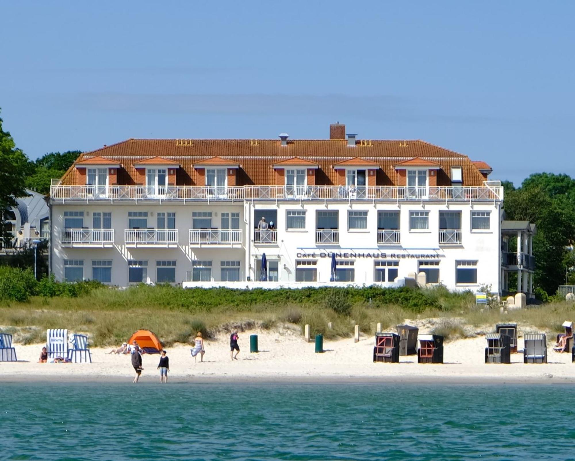 Strandhotel Duenenhaus Юлиусрух Екстериор снимка