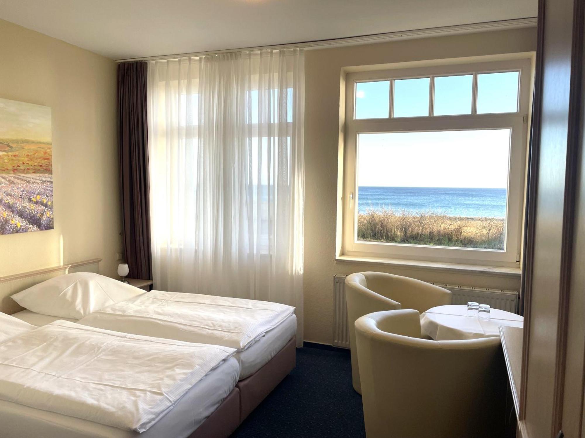 Strandhotel Duenenhaus Юлиусрух Екстериор снимка