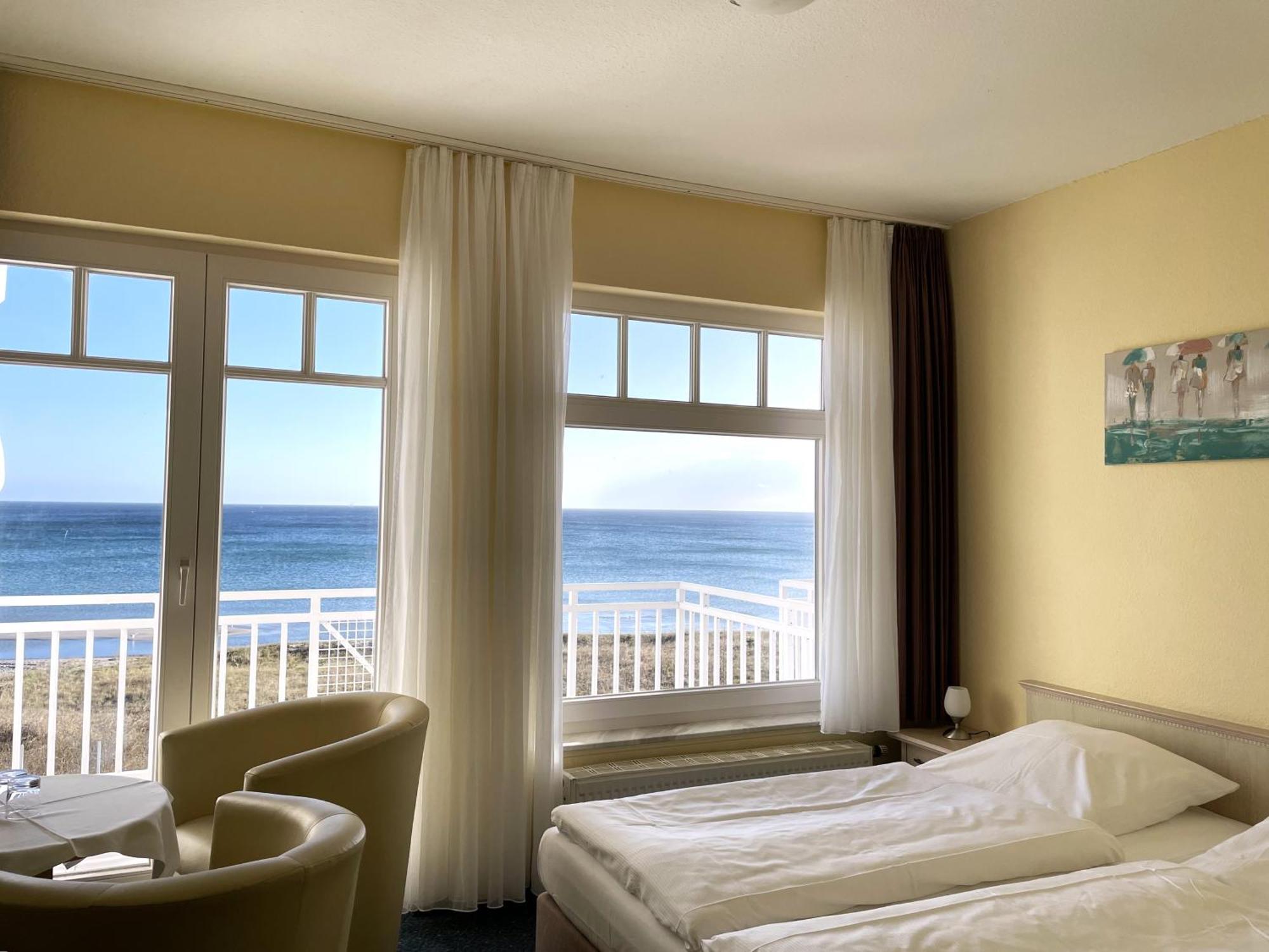 Strandhotel Duenenhaus Юлиусрух Екстериор снимка