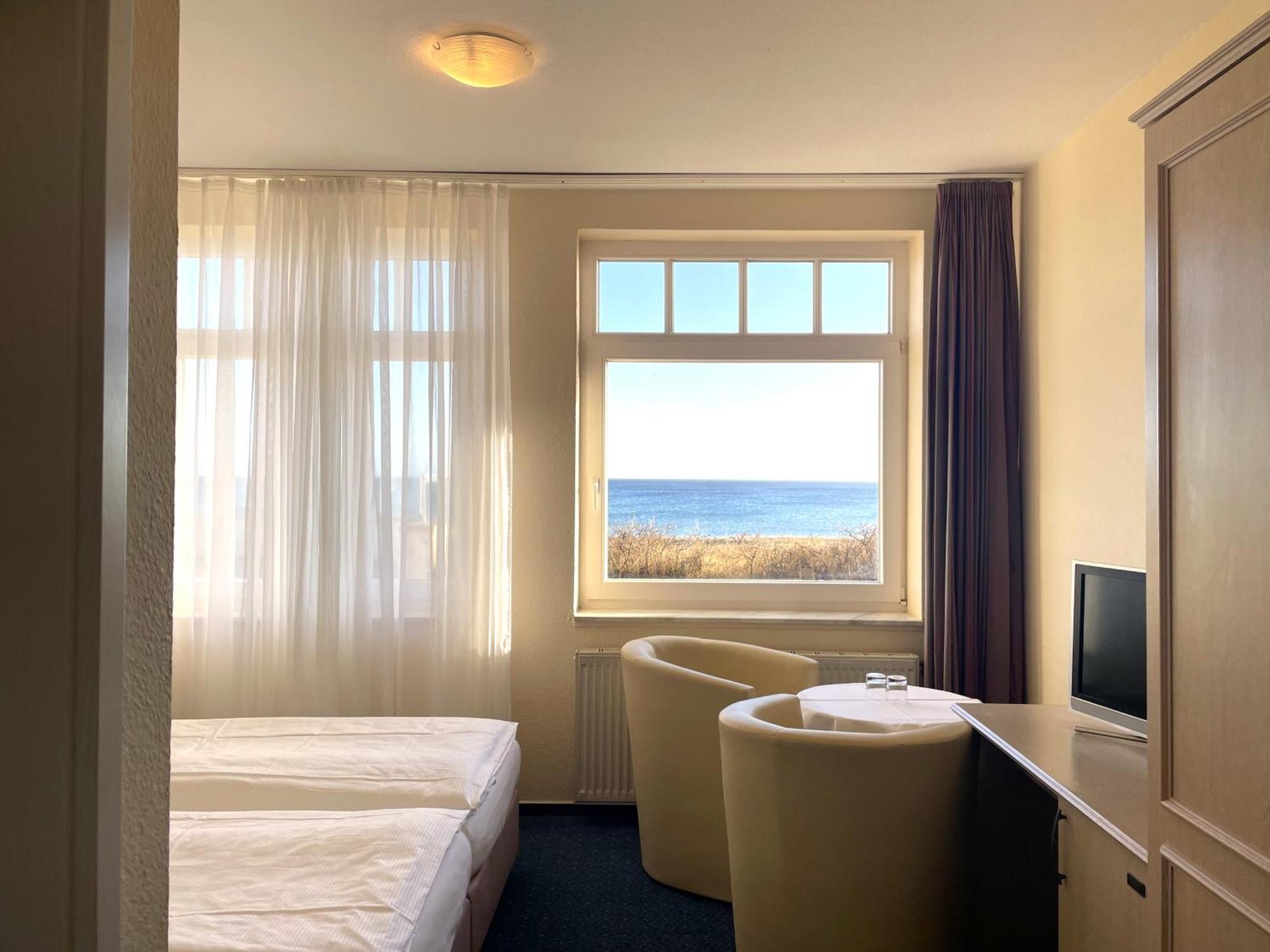 Strandhotel Duenenhaus Юлиусрух Екстериор снимка